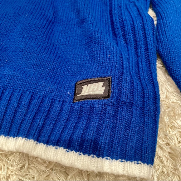 Toronto Maple Leafs Cozy Sweater - Picture 8 of 11